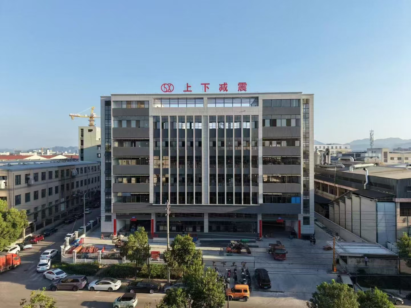 Explozivní! Byla odhalena nová šestipatrová továrna s kapacitou 18 000 ㎡!